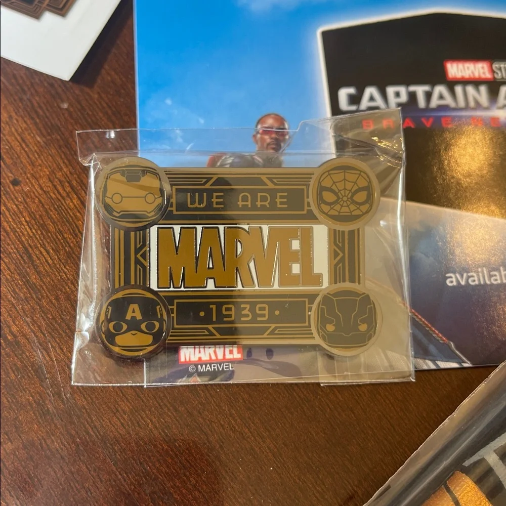 Funko Marvel Collector Corp Subscription Box: Marvel’s 85th Anniversary XL nwt